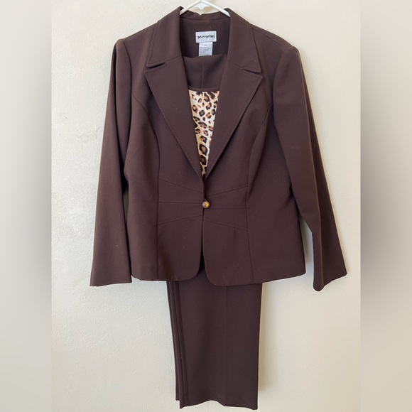 Dark brown Cocoa suit with leopard print top in size 12. - Picture 1 of 6